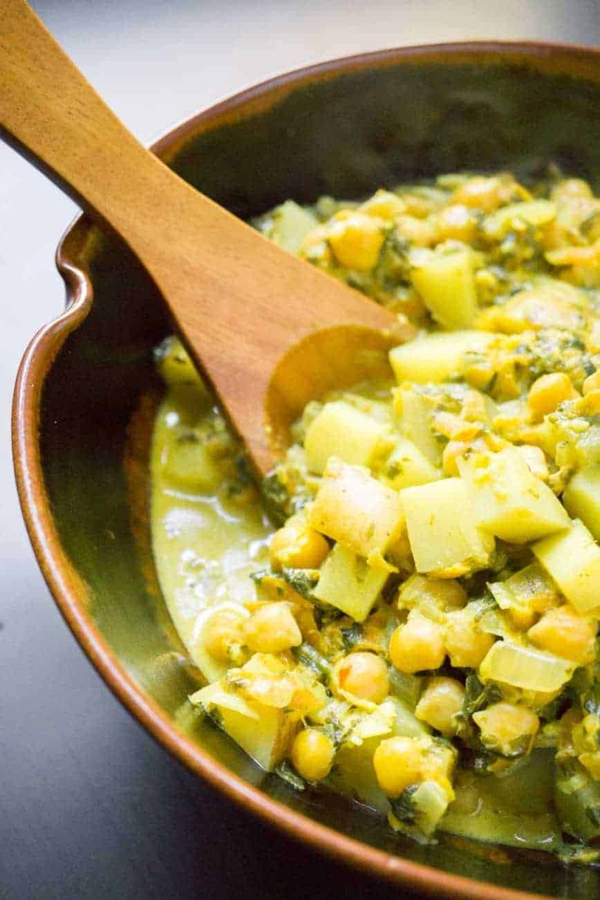 vegan thai yellow curry chickpeas and potatoes (+ instant pot instructions)